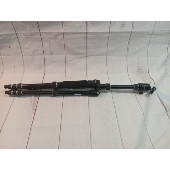 Dolica Proline Professional Reversible Tripod - Picture 8 of 11